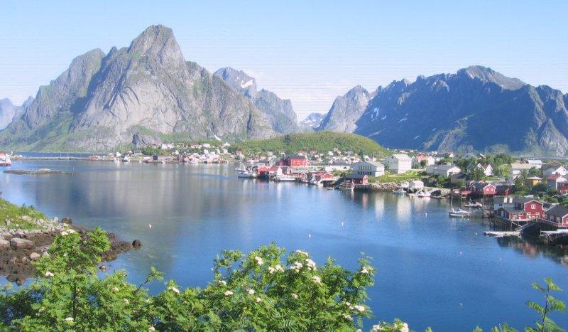 Description: Description: D:\_Vincent\Web -\Ver 4\Lofoten\018 Reine harbour.jpg
