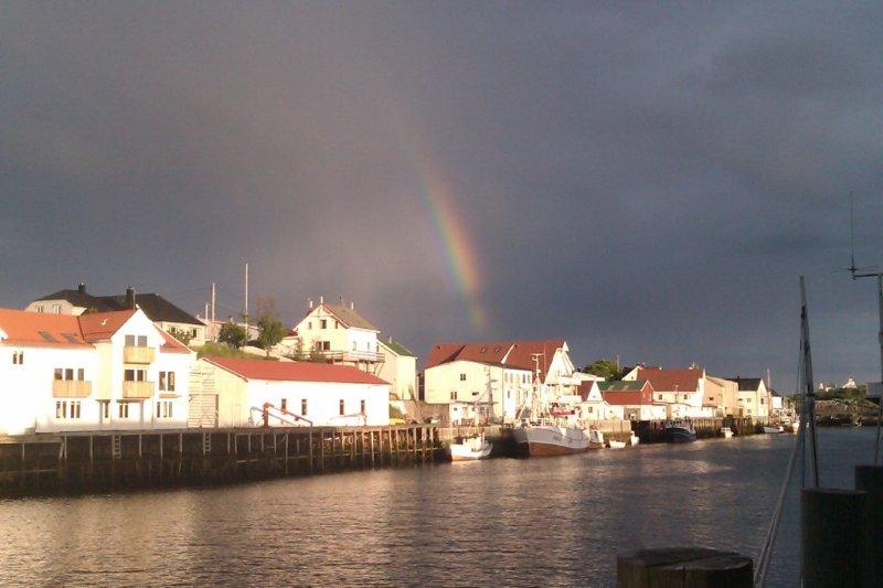 Description: Description: D:\_Vincent\Web -\Ver 4\Lofoten\052 Henningvaer rainbow.jpg